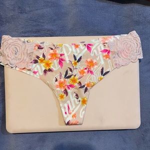 VS pink thong